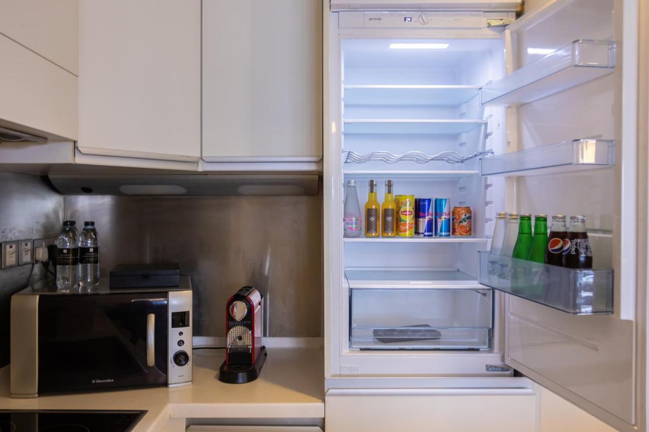 Westminster Dubai Mall Extérieur photo A refrigerator